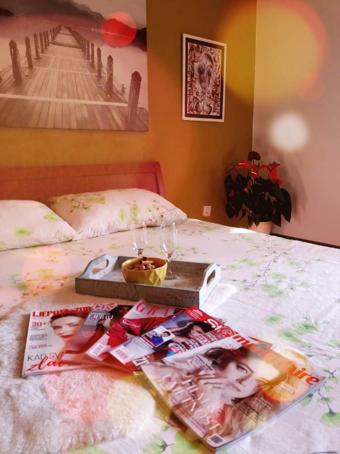 Apartment The Royal Square Цетине Екстериор снимка