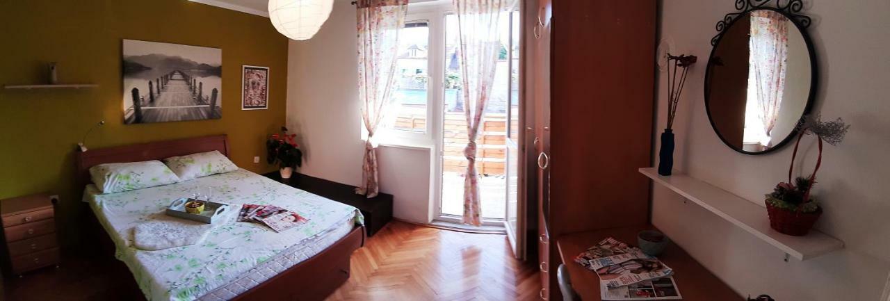Apartment The Royal Square Цетине Екстериор снимка